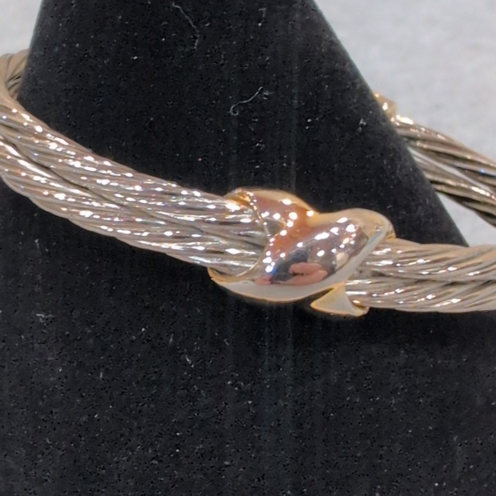 Silver Tone Twisted Cable Bangle Bracelet Gold Heart Knot Clasp - Picture 2 of 4